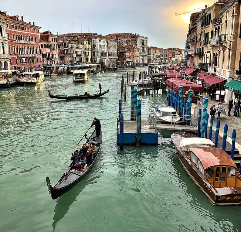 Benátky jsou uchvátné, teď ale budou jednodenní návštěvníci muset platit za pobyt v nich poplatek