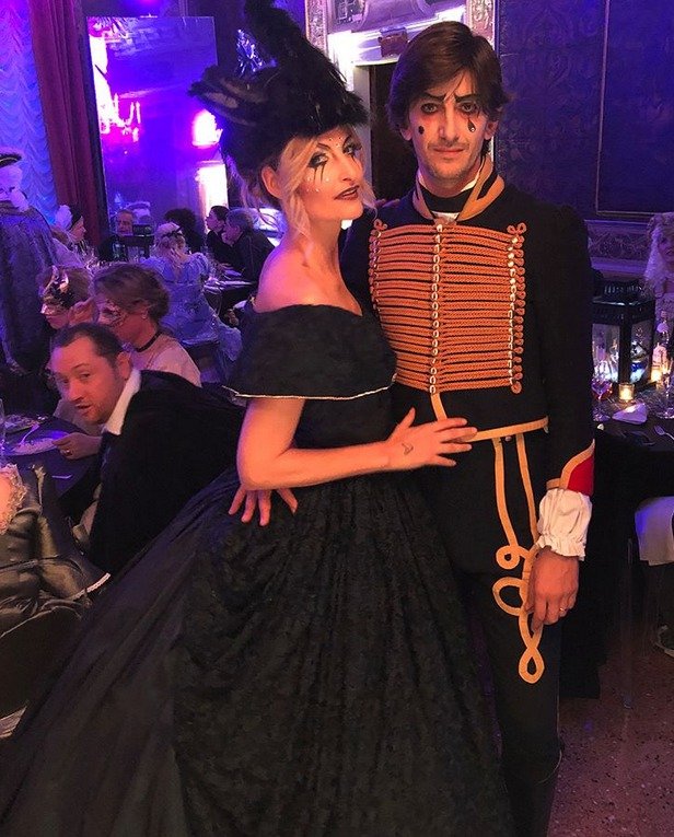Tereza Maxová s manželem na karnevalu v Benátkách