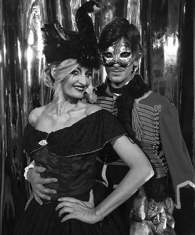 Tereza Maxová s manželem na karnevalu v Benátkách