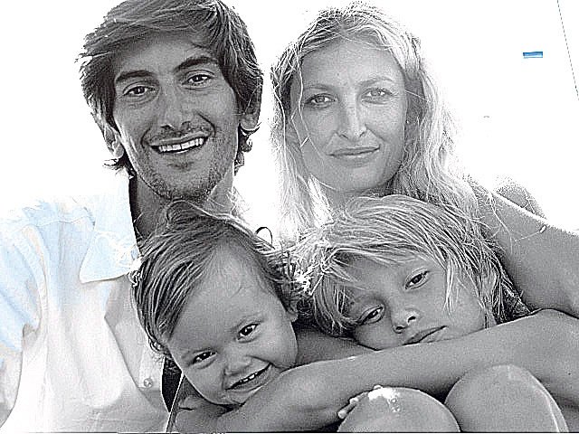 Tereza Maxová s partnerem Burakem Oymenem kromě malého syna vychovávají ještě dceru Mínu a Tobiase, kterého má modelka z předchozího vztahu.