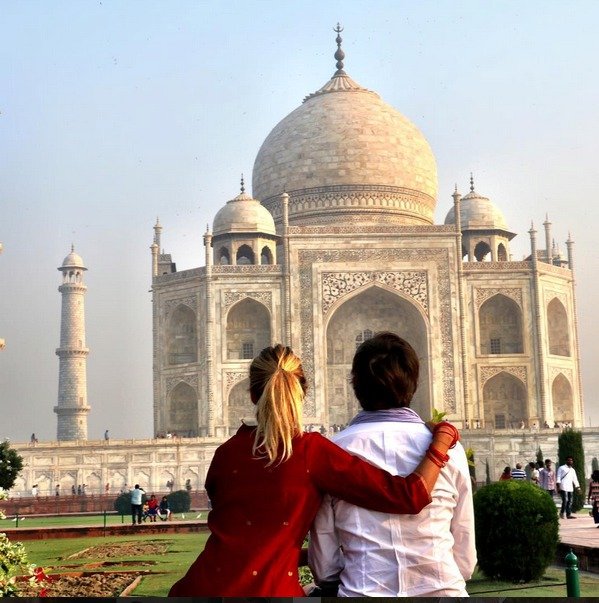 S manželem strávila romantiku u Taj Mahalu.