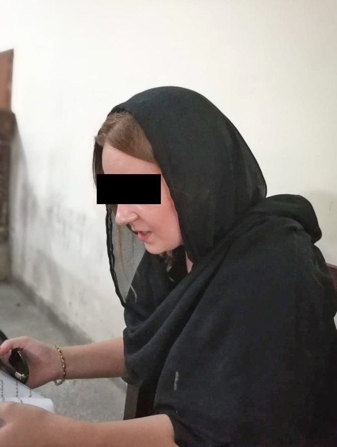 Češka Tereza u pákistánského soudu (29. září 2018)