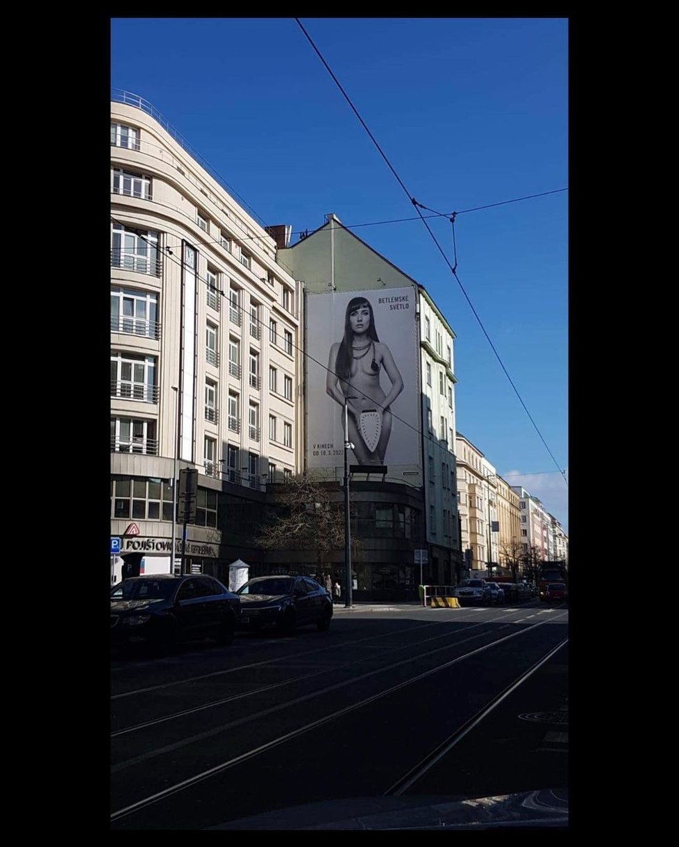 Tereza Ramba docela nahá na billboardu