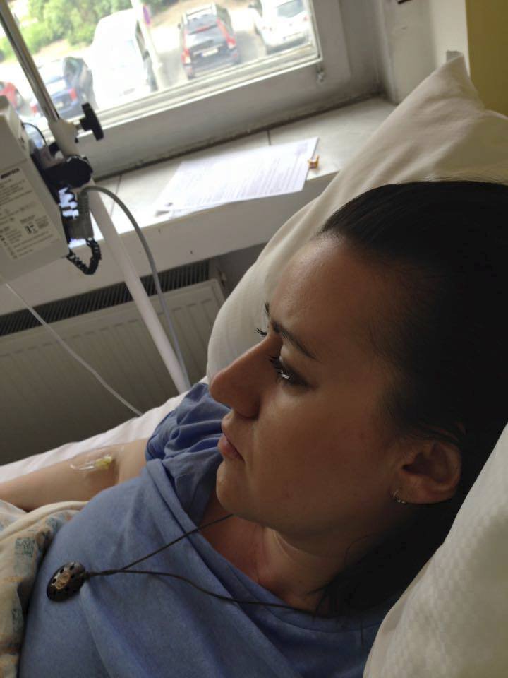 Tereza při své první chemoterapii v květnu 2015.