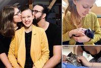 Polyamorní hvězda dokumentu o sexuálních predátorech: Rozšířila rodinu a ukázala ňadra!