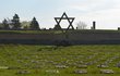 Oběti židovského ghetta v Terezíně připomíná památník.