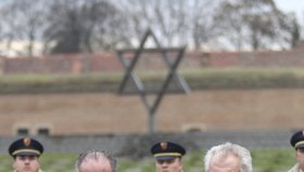Prezidenti Zeman a Kiska uctili v Terezíně oběti holokaustu.