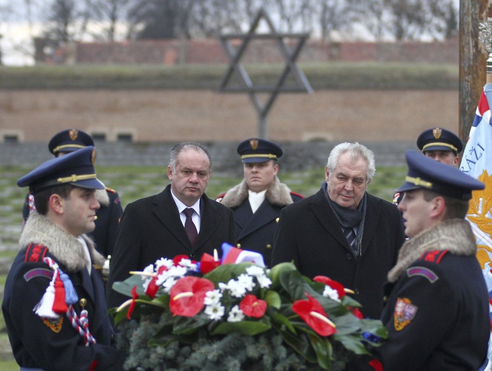 Prezidenti Zeman a Kiska uctili v Terezíně oběti holokaustu.