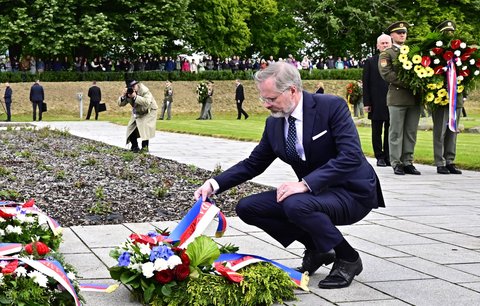 Fiala v Terezíně: Slova o vražedném systému, Ukrajině a ruské krádeži! Na pietě i Pavel