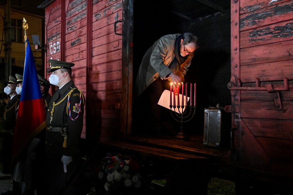 Na Masarykově nádraží si lidé připomněli první trnsport do Terezína, který proběhl před 80 lety