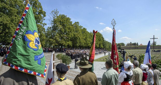 „Neuctivé, rezignujte!“ Kubera to od senátorů schytal za slova o totalitě