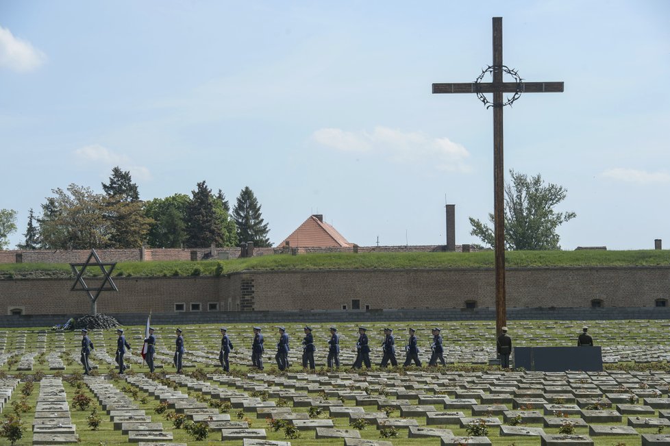 Část senátorů se distancovala od Kuberova výroku z Terezína (21. 5. 2019)