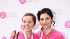 Lenka Termerová i její dcera Martha Issová se zapojily do hnutí za zdravá prsa