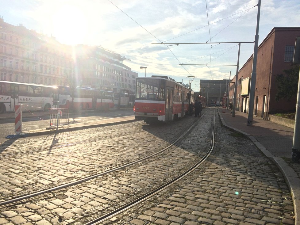 Tramvajová smyčka zůstane zachovaná, protože podle IPR ji může dopravní podnik s ohledem na vytíženost tramvajové dopravy flexibilně používat.