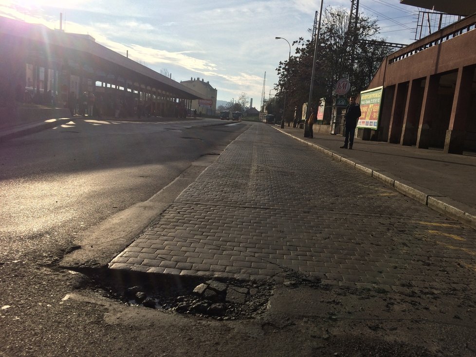 Místo autobusových zastávek a obratiště vznikne fungl nová ulice. 