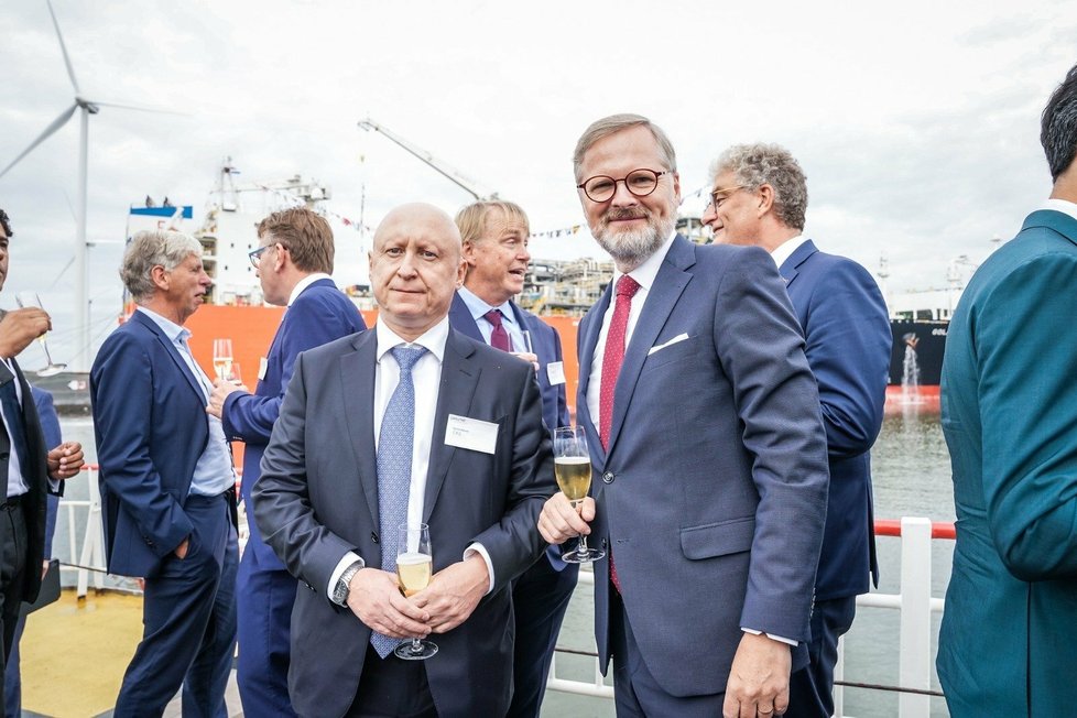 Premiér Fiala (ODS) v Nizozemsku během otevření nového LNG terminálu na zemní plyn (8.9.2022)