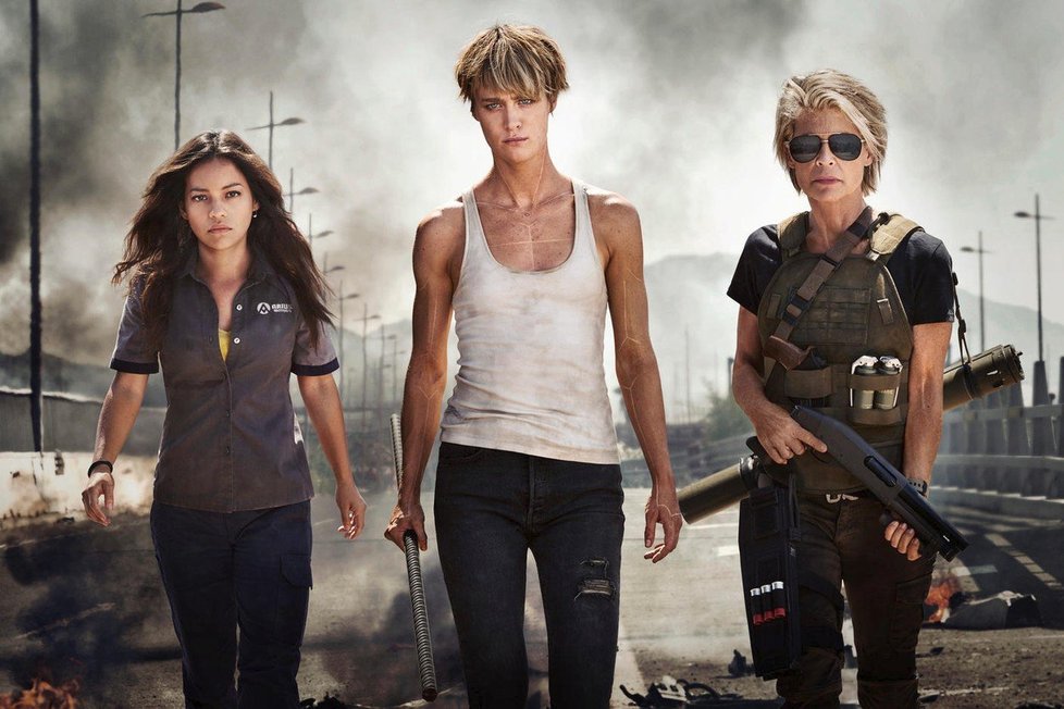 Zleva: Natalia Reyesová jako Dani Ramos, Mackenzie Davis jako Grace a Linda Hamiltonová jako Sarah Connor.