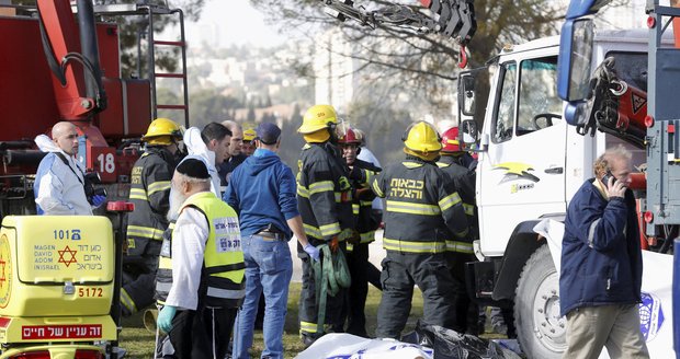 V Jeruzalémě najel náklaďák do lidí: Nejméně čtyři mrtví