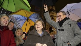 Angela Merkelová po roce navštívila trhy, na kterých před rokem terorista zavraždil 12 lidí včetně Češky Nadi Čižmářové.