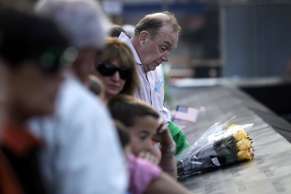 Příbuzní obětí vzpomínali u newyorkského památníku