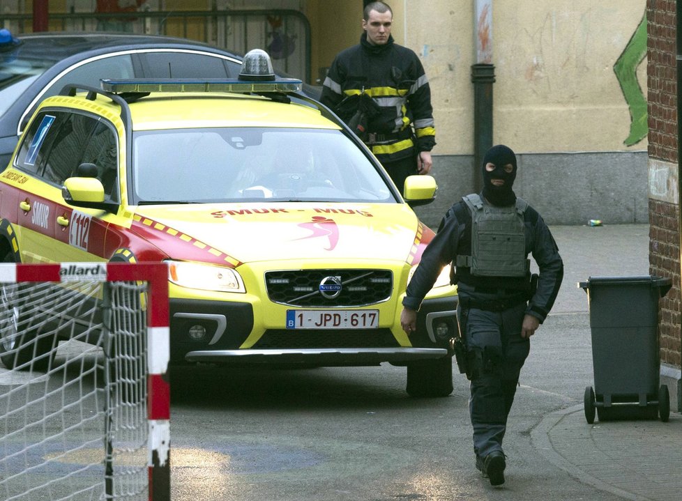 Dvě exploze byly slyšet v místě zadržení teroristy i poté, co byl odvezen do nemocnice