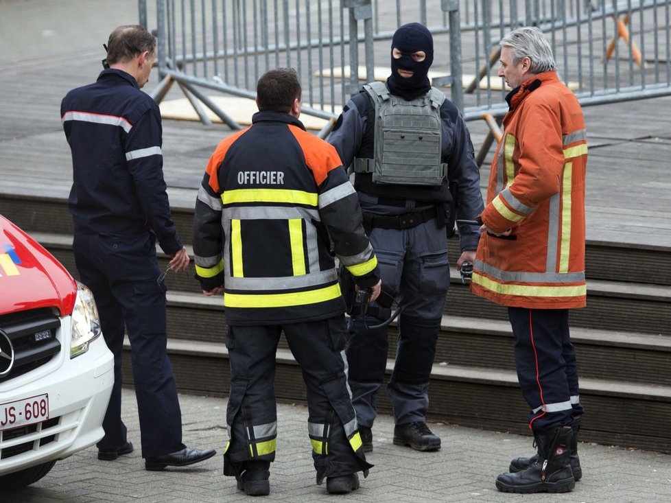 Dvě exploze byly slyšet v místě zadržení teroristy i poté, co byl odvezen do nemocnice