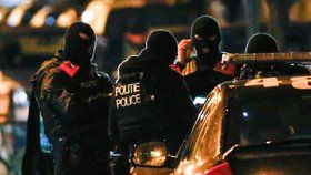 Při zátahu v Bruselu policie zatkla 16 lidí. Atentátník Abdeslam mezi nimi nebyl