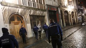 Při zátahu v Bruselu policie zatkla 16 lidí. Atentátník Abdeslam mezi nimi nebyl