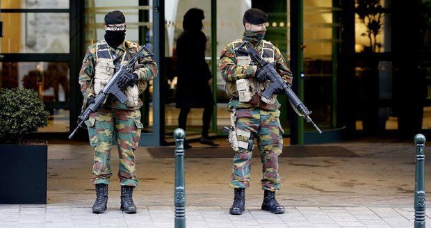 Kromě teroristů musí hlídat i vězně: Belgičtí vojáci se začínají bouřit