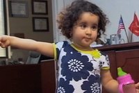 Šokovaní rodiče: Naše 18měsíční dcera je prý teroristka