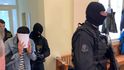 Iráčan (30), kterého 27. března 2019 zadrželi v Praze, přichází k městskému soudu.