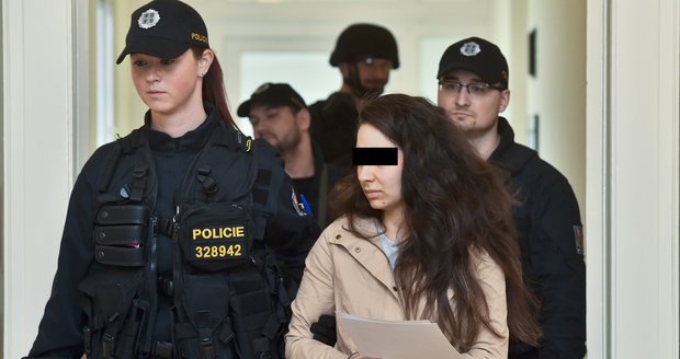 Muže (30) a ženu (27) rakouské úřady propustily.