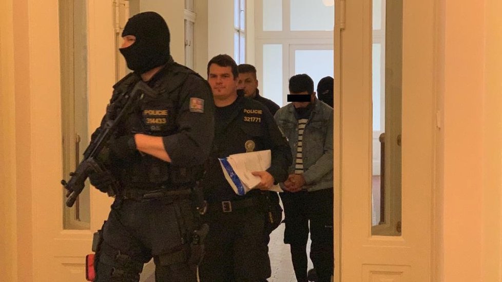 Muž podezřelý z terorismu, kterého zatkli na pražském letišti 27. března 2019.