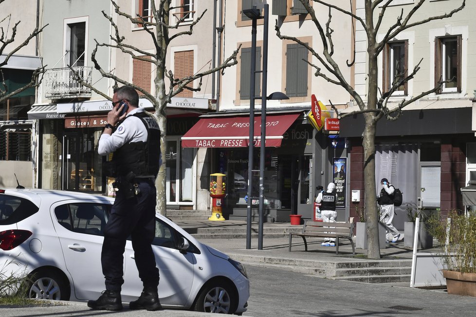 Migrant zaútočil ve Francii nožem na několik osob, dvě zavraždil (4.4.2020)