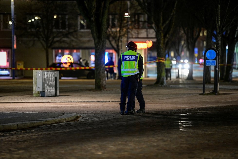 Muž ve Švédsku pobodal osm lidí: Policie útok vyšetřuje jako terorismus