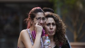 Při útoku v Barceloně bylo zraněno několik desítek lidí, lidé na místě byli v šoku.