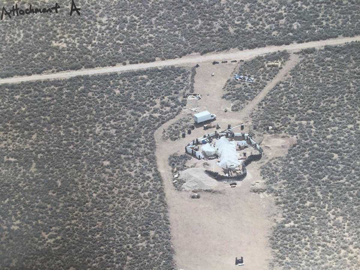 V tomto odlehlém uzavřeném areálu v poušti v Novém Mexiku byly děti trénovány k zabíjení.