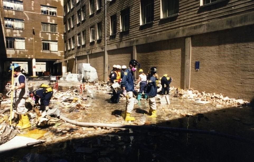 Snímky FBI zachycující vyšetřování teroristického útoku na Pentagon z 11. září 2001.