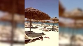 Zaměstnanec hotelu natočil na pláži i mrtvoly.