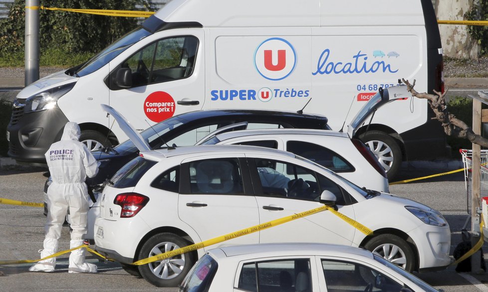 Francouzské bezpečnostní jednotky řešily útok v supermarketu na jihu země v Trébes (23.3.2018)