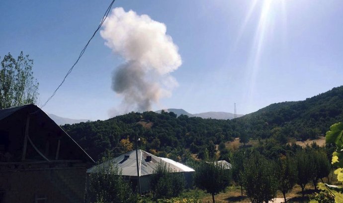 Při výbuchu bomby na východě Turecka zahynulo 17 lidí