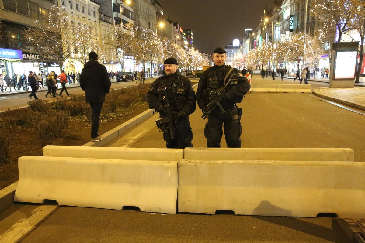 Policejní zátarasy v Praze.