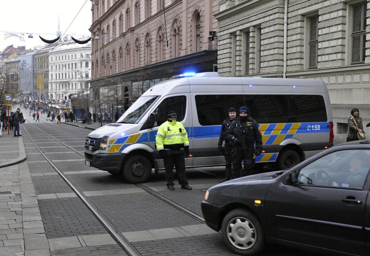 Policejní zátarasy v Brně.