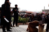 Další poprava z rukou teroristů: Usekli muži hlavu za čarodějnictví
