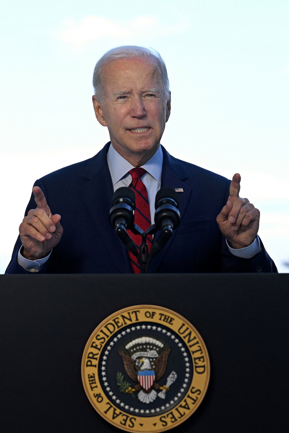 Americký prezident Joe Biden oznamuje smrt šéfa Al-Káidy Ajmána Zavahrího (†71).