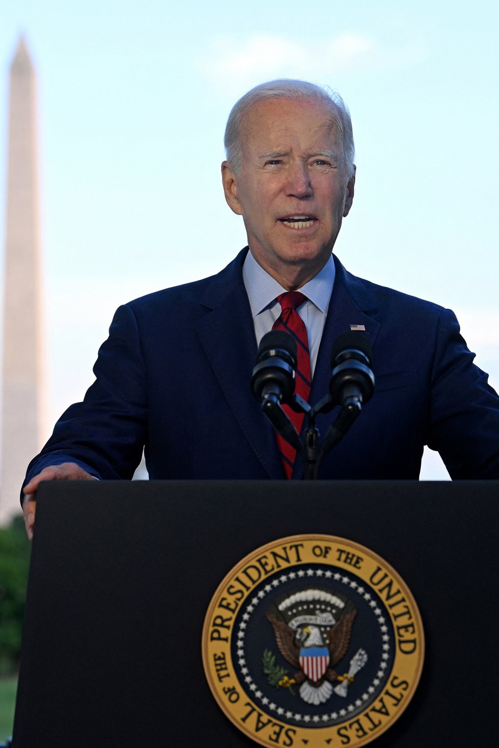 Americký prezident Joe Biden oznamuje smrt šéfa Al-Káidy Ajmána Zavahrího (†71).