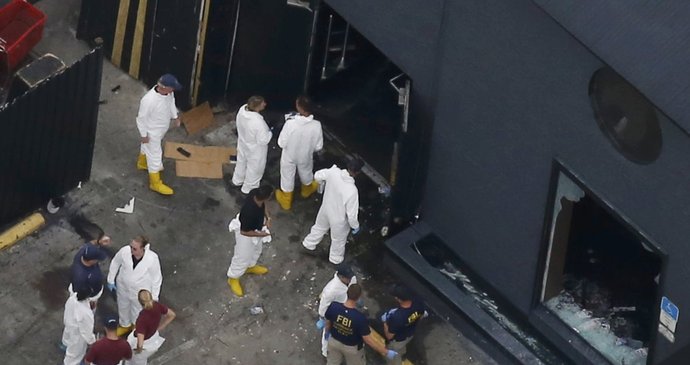 Teroristický útok v Orlandu: Střelec zabil 50 lidí.