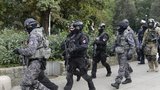 "Fidlovačku obsadili teroristé!" Divadlo obléhá policie z Čech i Itálie