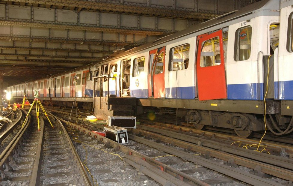 Teroristický útok v londýnském metru 2005.