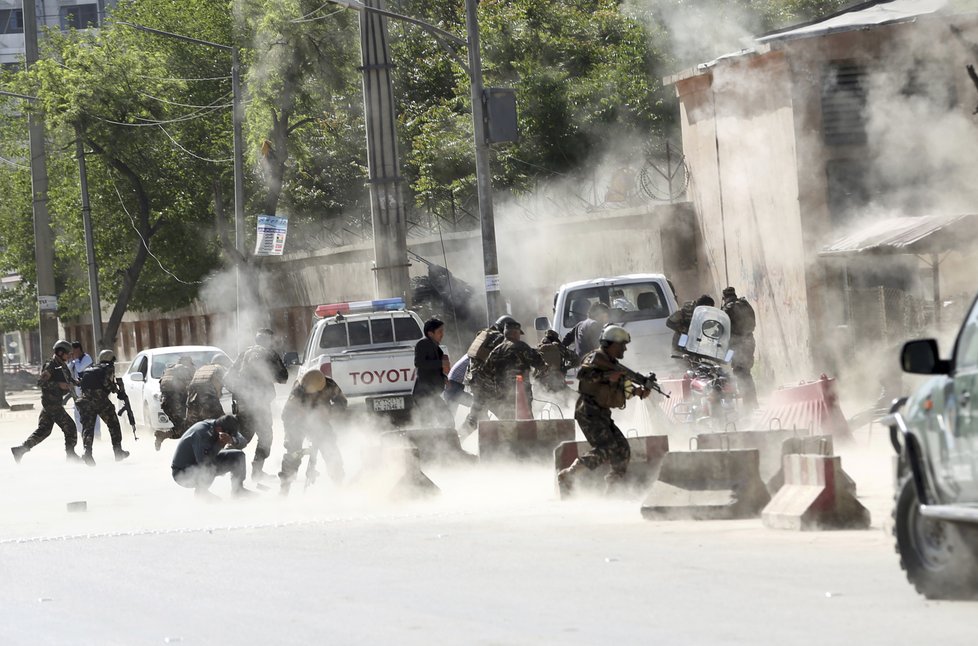 Při dvojici útoků v Kábulu zemřelo nejméně 25 lidí.